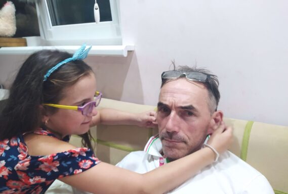 Дівчинка в житті, це нова світла доля Що прийшла сміється, бо відчула волю